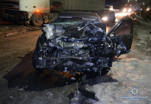 В Доброполье два человека погибли при столкновении Nissan с грузовиком DAF