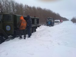 Спасатели на Луганщине помогли «скорой» выбраться из снежного заноса 