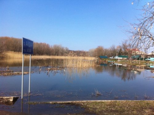 "Старый" мост в Новоайдаре частично подтоплен (фото)