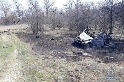 В селе Песчаное на Луганщине подорвался автомобиль с семьей. Погибли четыре человека