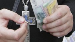 Суд конфисковал у священника Киево-Печерской лавры более 50 тысяч долларов и оштрафовал на 1,4 миллиона гривень