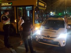 В Киеве троллейбус протаранил полицейский автомобиль