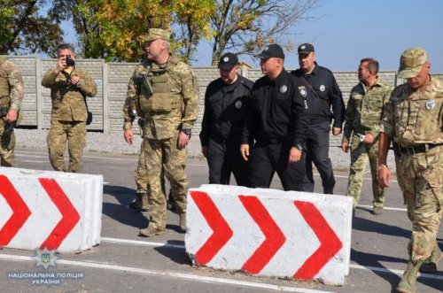 Наев вместе с полицией проверил обновленные блокпосты в Луганской области