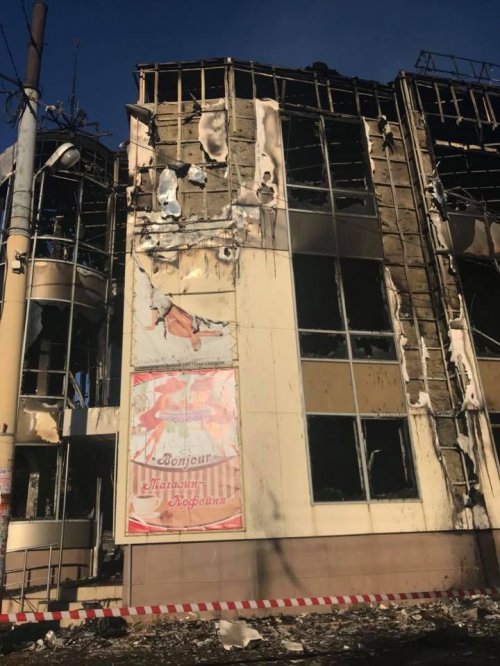 В оккупированном Антраците сгорел торговый центр (фото)