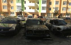 Под Киевом сожгли 2 автомобиля