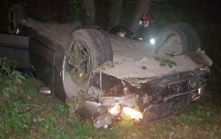 Во Львовской области перевернулся автомобиль, есть погибшие