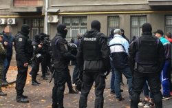 В Киеве полиция задержала группу вооруженных мужчин