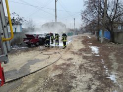 На Луганщине спасатели тушили автомобиль