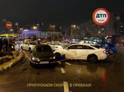 В центре Киева водитель на скорости протаранил 4 авто, погибла девушка