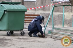 В Мариуполе рядом с девятиэтажным домом обнаружили противотанковую мину