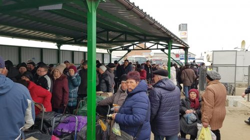 На КПВВ в Станице волонтеры хотят помочь нуждающимся маломобильным группам людей пересекать пункт