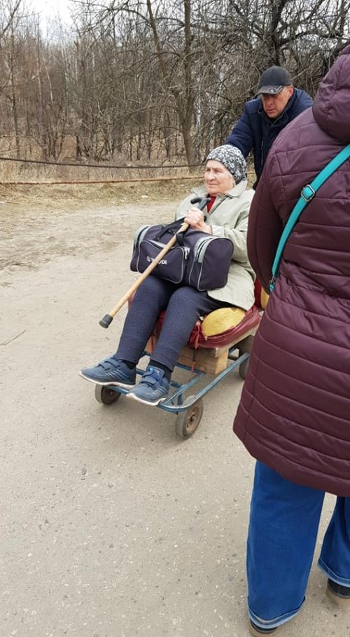 На КПВВ в Станице волонтеры хотят помочь нуждающимся маломобильным группам людей пересекать пункт