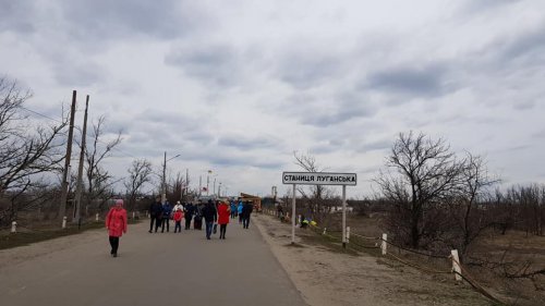 На КПВВ в Станице волонтеры хотят помочь нуждающимся маломобильным группам людей пересекать пункт