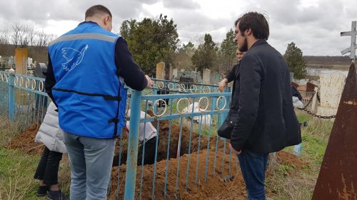 В прифронтовом Чермалыке местное кладбище постоянно подвергается обстрелам 