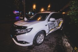 В Киеве внедорожник врезался в авто полиции (видео)