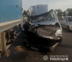 В Днепропетровской области микроавтобус с детьми столкнулся с грузовиком