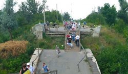Украина готова начать восстановление моста у Станицы Луганской но российские террористы - против