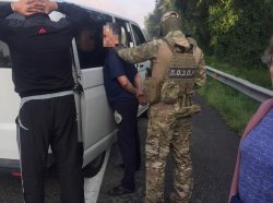 Пограничники задержали нелегальных перевозчиков из Киева в Луганск через РФ